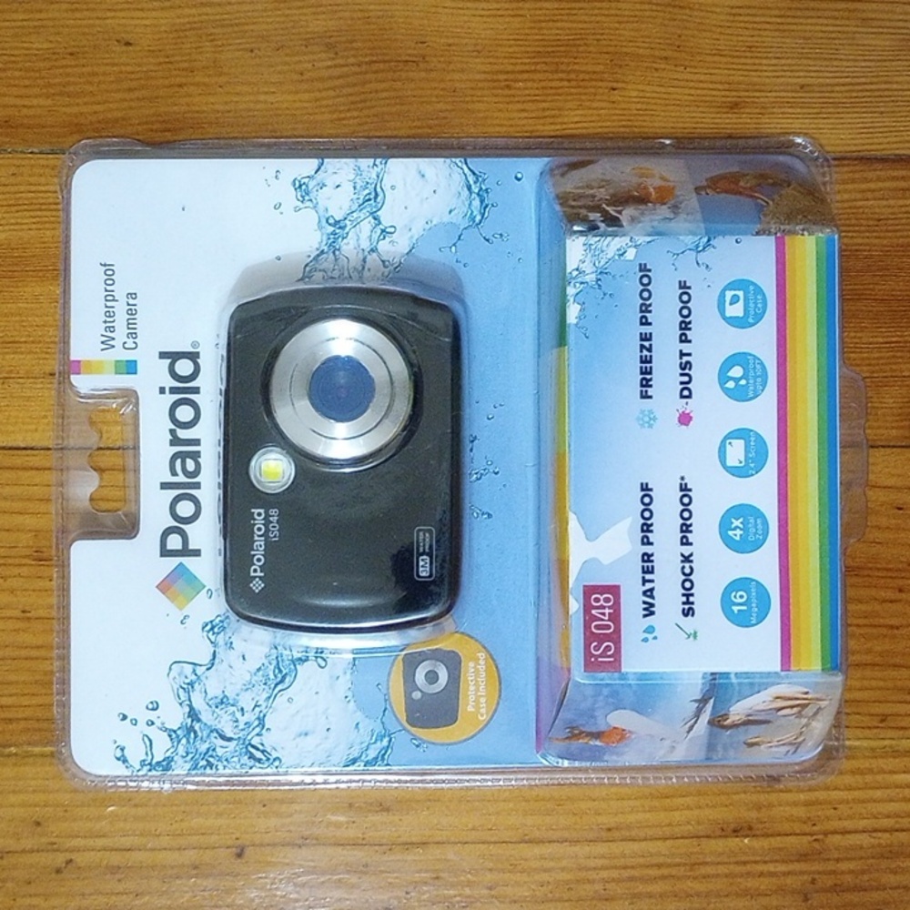NEW Polaroid iS048 Waterproof Camera - Black
